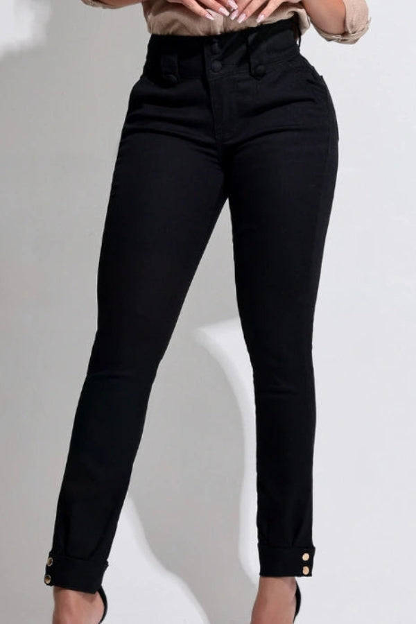 Calça Jeans Modeladora Preto que não Desbota Detalhe Barra