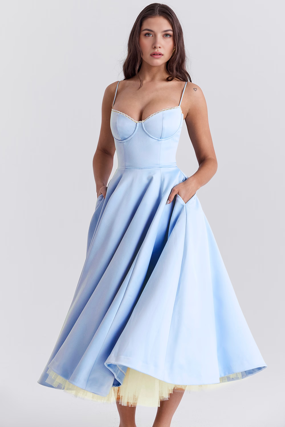 Midikleid Elisa – doppellagiges Design aus Polyester