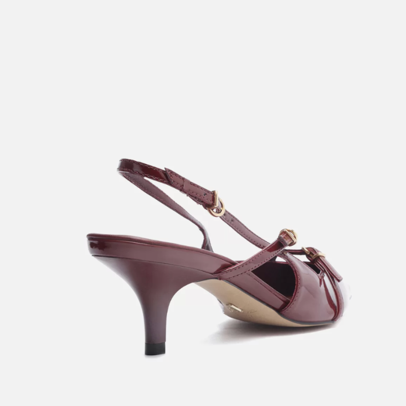 Scarpin Slingback em Couro com Fivelas