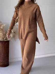 Conjunto de Tricô Canelado com Suéter Mullet Gola Alta e Calça Pantalona Modern Laura - OUTONO/INVERNO