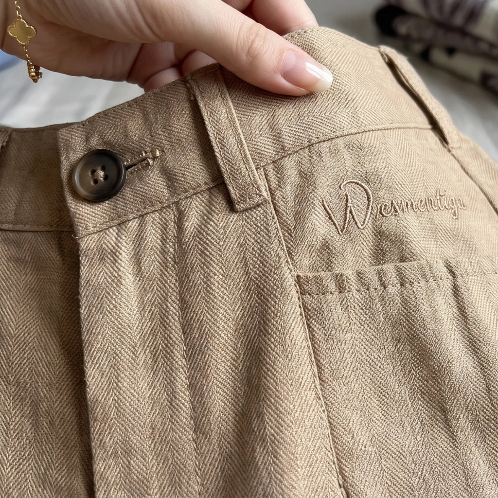 [Leve 4, Pague Só 2!] Calça Amara Feminina em Algodão, Viscose e Trama de Linho de Cintura Alta com Bolsos Frontais e Bordado Sutil