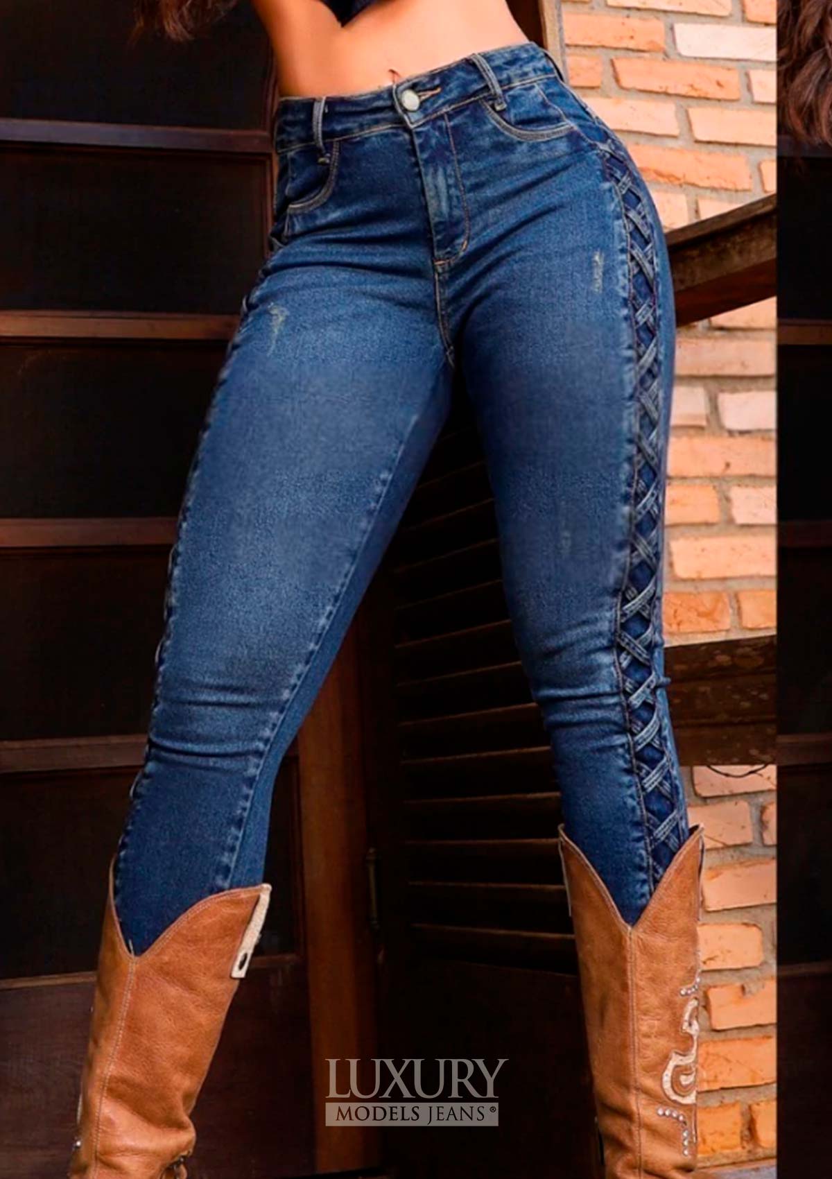 Calça Jeans Modeladora Lipo Empina Bumbum Com Detalhe Cós Médio - C457