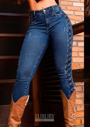 Calça Jeans Modeladora Lipo Empina Bumbum Com Detalhe Cós Médio - C457